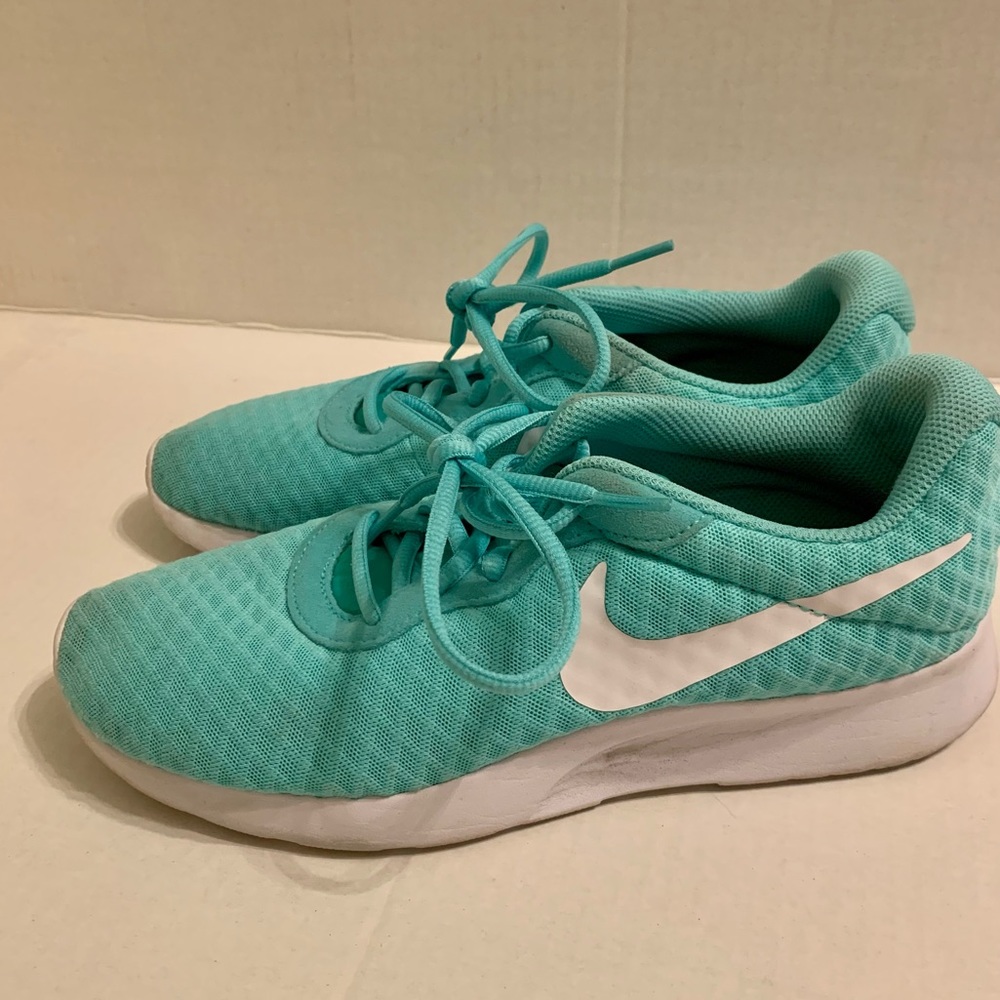 NIKE Roshe Run Women’s Sneakers, Teal Green